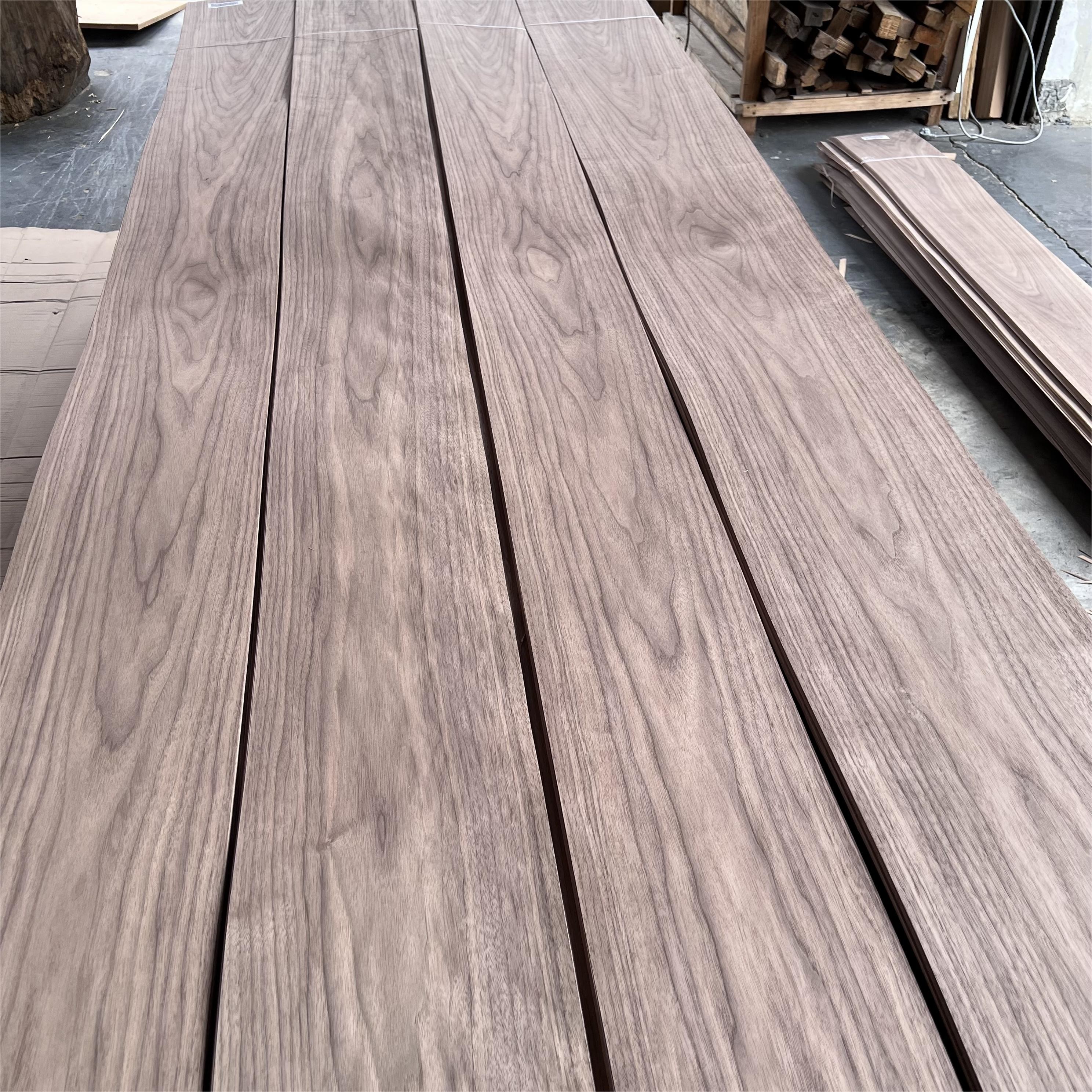 Natural Walnut 0.5mm Wood Veneer Plywood For Cabinet Wall And Door Decoration