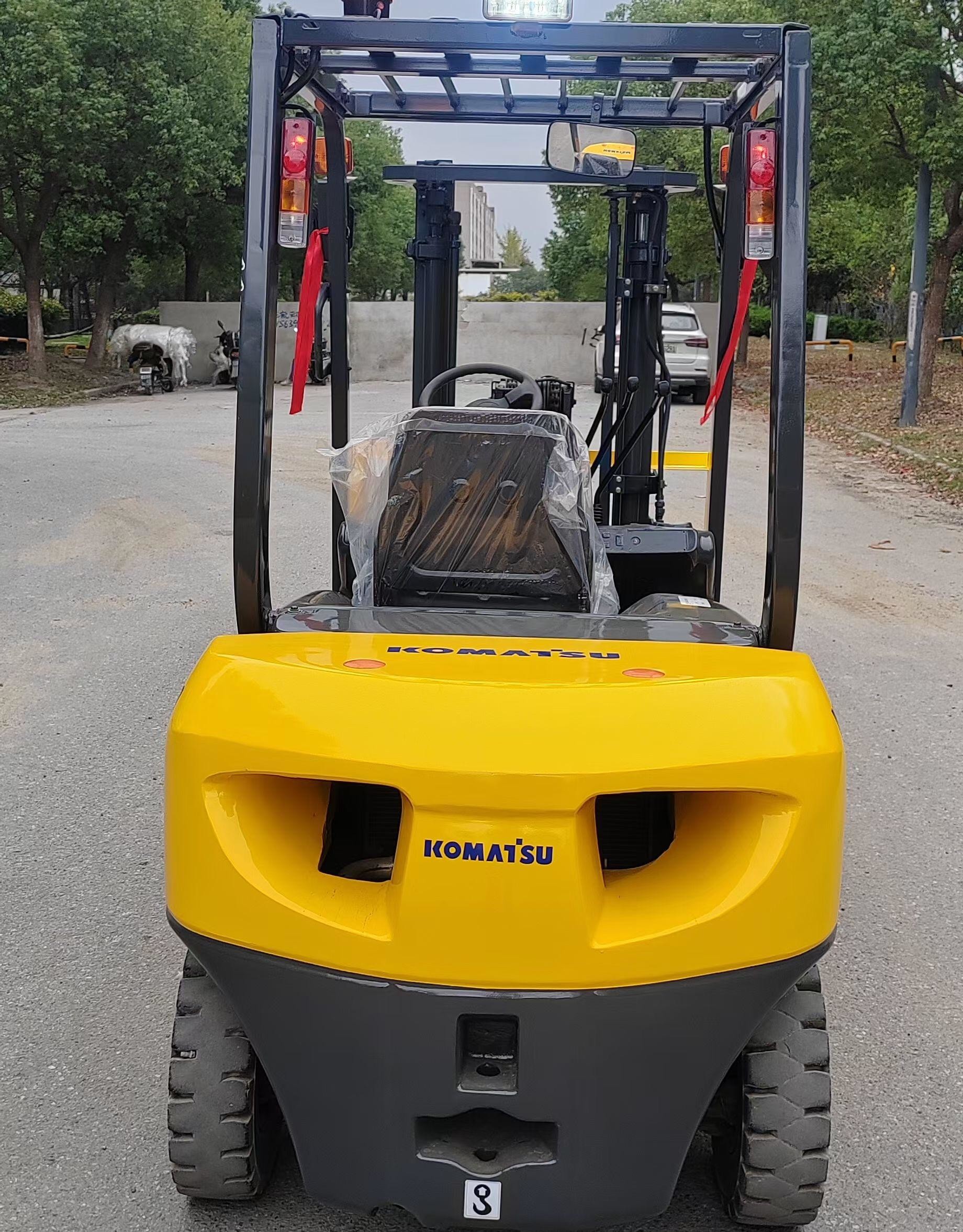 Komatsu FD25 2.5 Ton Diesel Forklift With Sise Shift And Container Mast 3 Meters