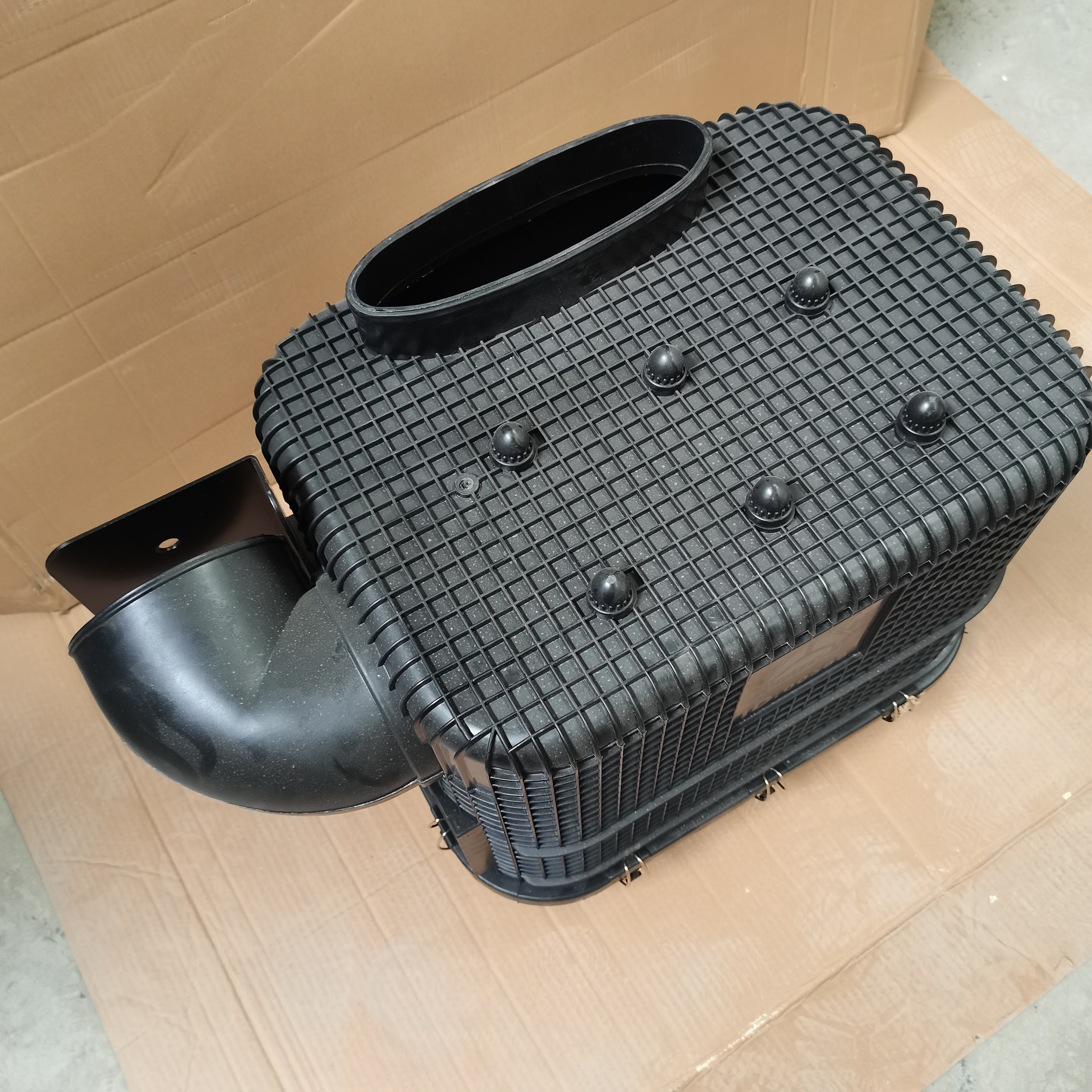 Oil filter assembly for CNHTC 00588