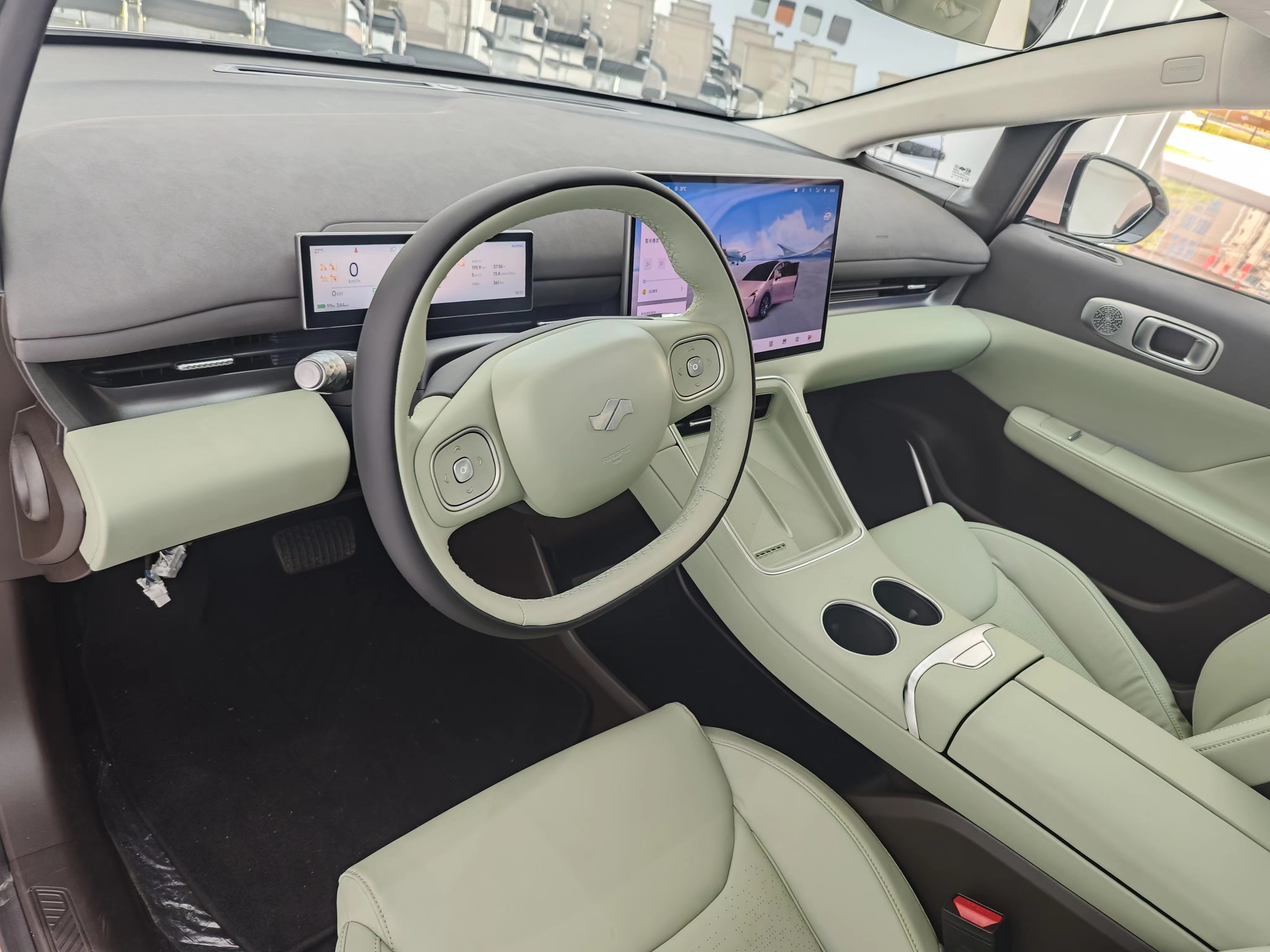 Large Space 5 Seat Electric Car Air C5 Rang Up To 435Km Sedan High Speed Car