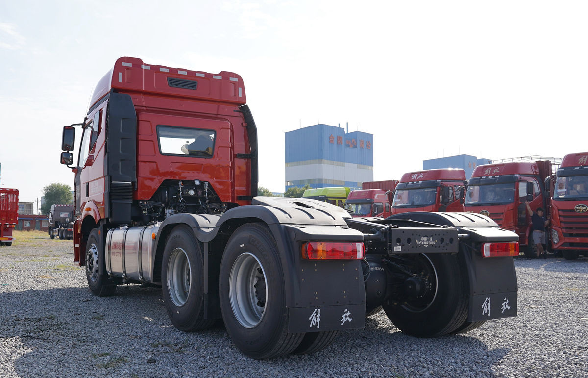 High Performance Used Tractor FAW J6P 6x4 40 Tons Load Heavy Duty Operations