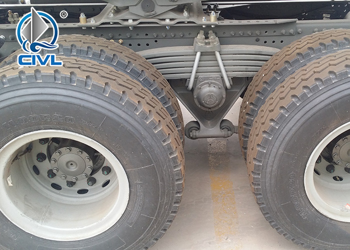 HW76 Cab Howo Cargo Truck Chassis With 371 Hp Engine Front Axle HF7 7 Ton Capacity