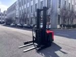 Single Point Position Reach Forward Electric Forklift Truck Load Capacity 2.0
