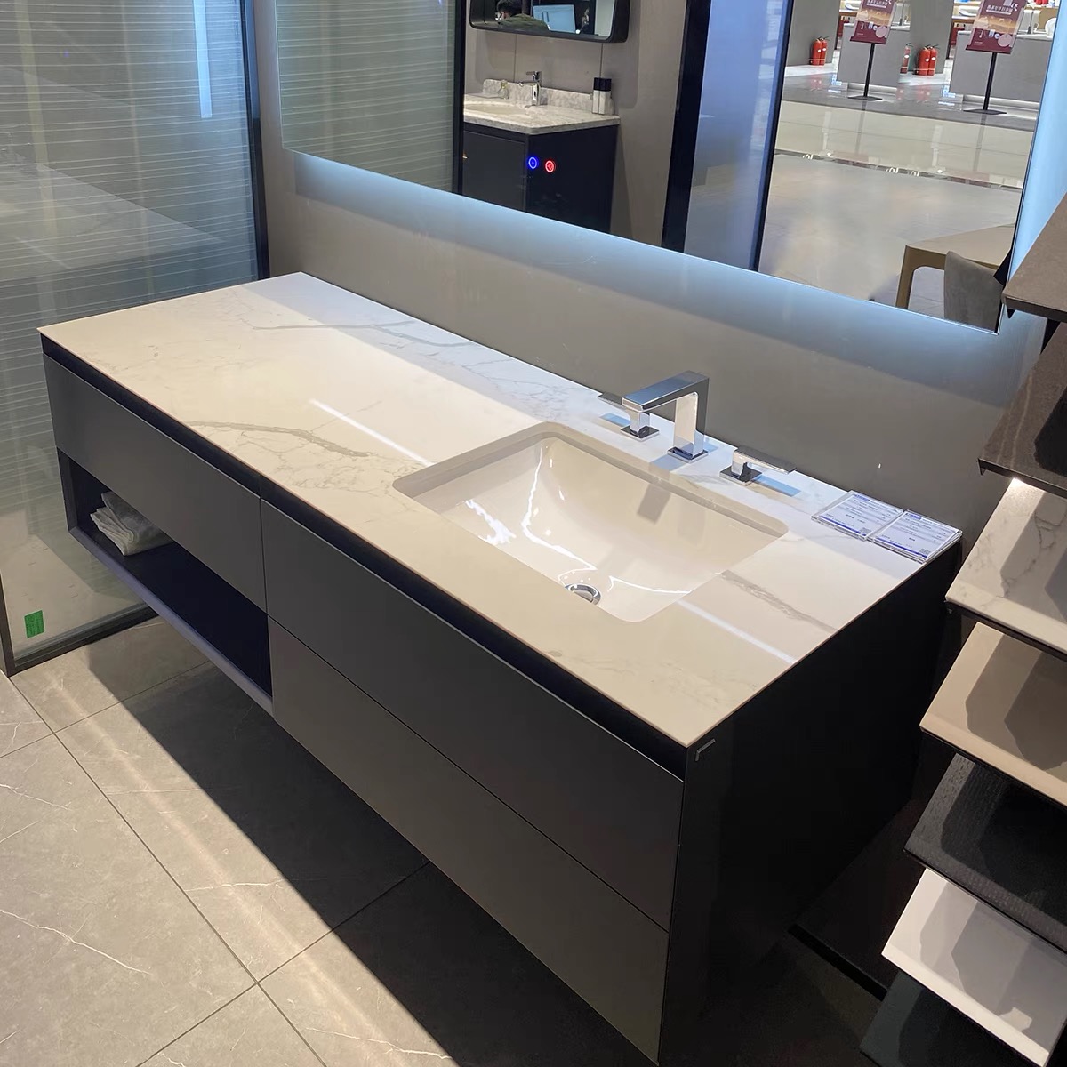 Modern Carcase Material Particleboard Bathroom Vanity Cabinet with Luxury European Style