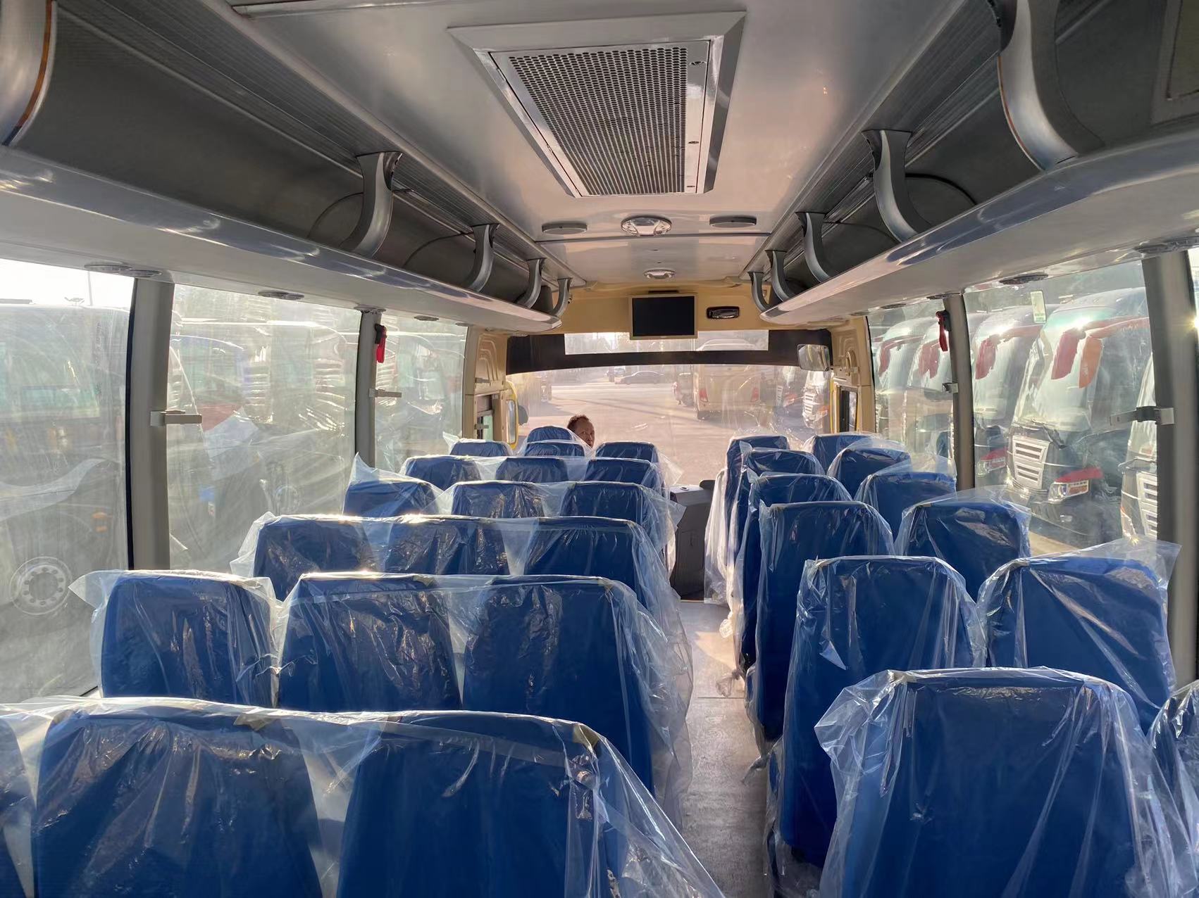 Used 65 Seater ZK6121 12m Coach Bus with 8.4L Displacement and Left Side Steering Wheel