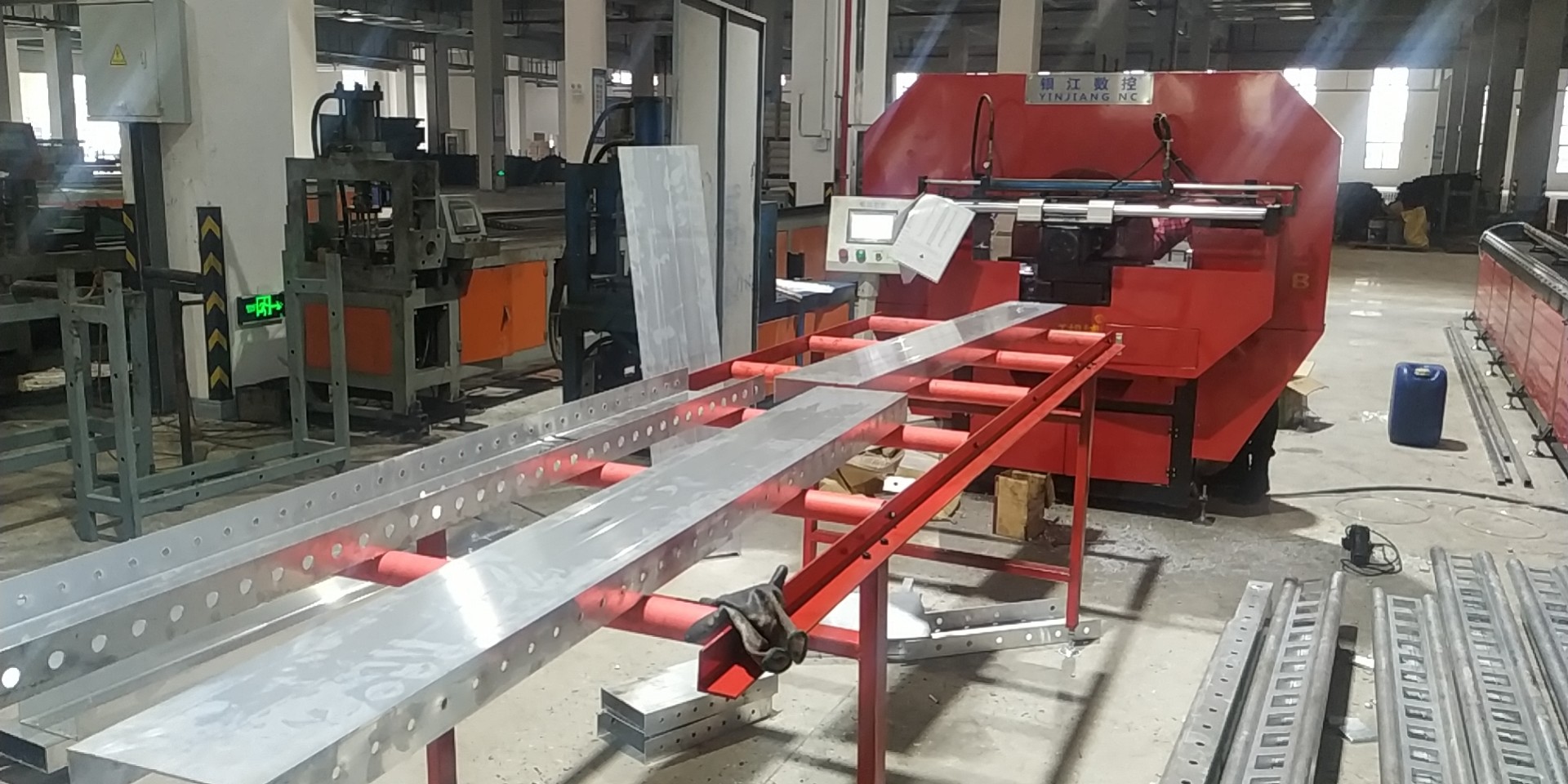 Powerful DG-500 Aluminum Profile Punching And Sawing Machine With 7.5kW Motor