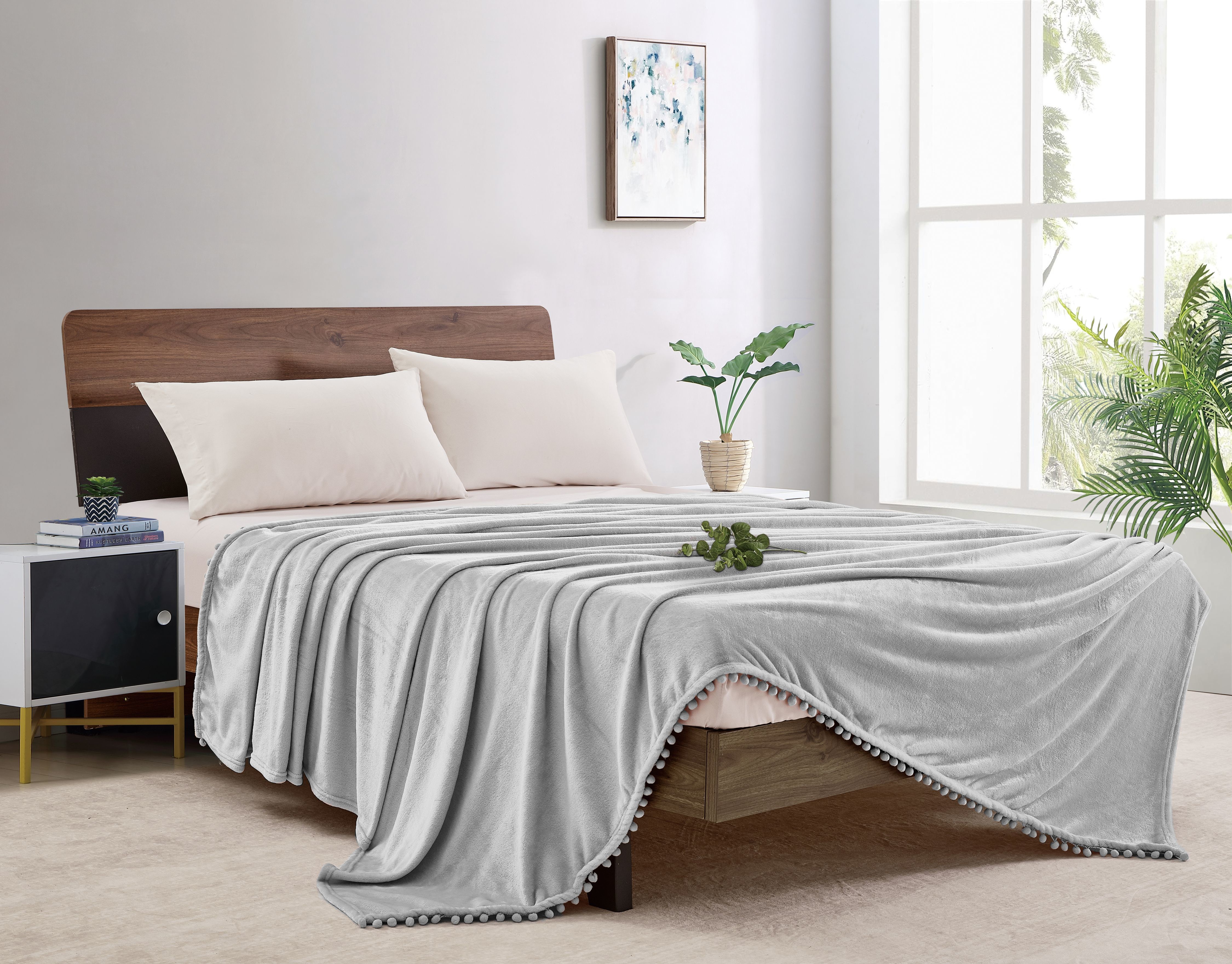 Pom-pom Flannel Fleece Blanket Custom Flannel Luxury Solid Color Blankets Wholesale