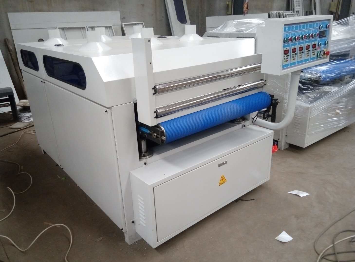 Wood grain making machine