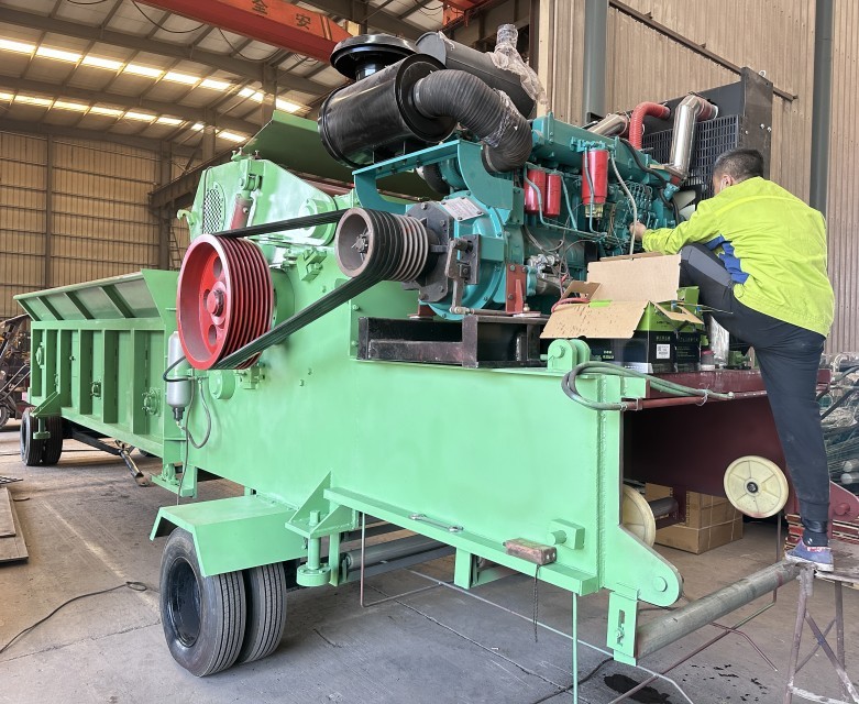 Compact Wood Pallet Grinding Machine Pallet Chipper With Magnet For Household Industry