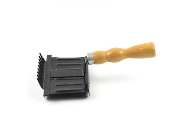Cheap Wooden Handle Horse Grooming Curry Comb Arch Shape For Quick Grooming for sale