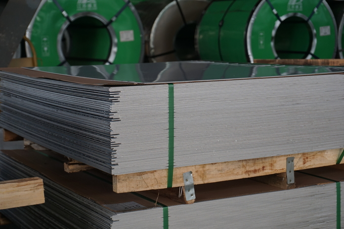 Magnetic 304 Stainless Steel Sheet DIN Cold Rolled BA 2B Polished 1