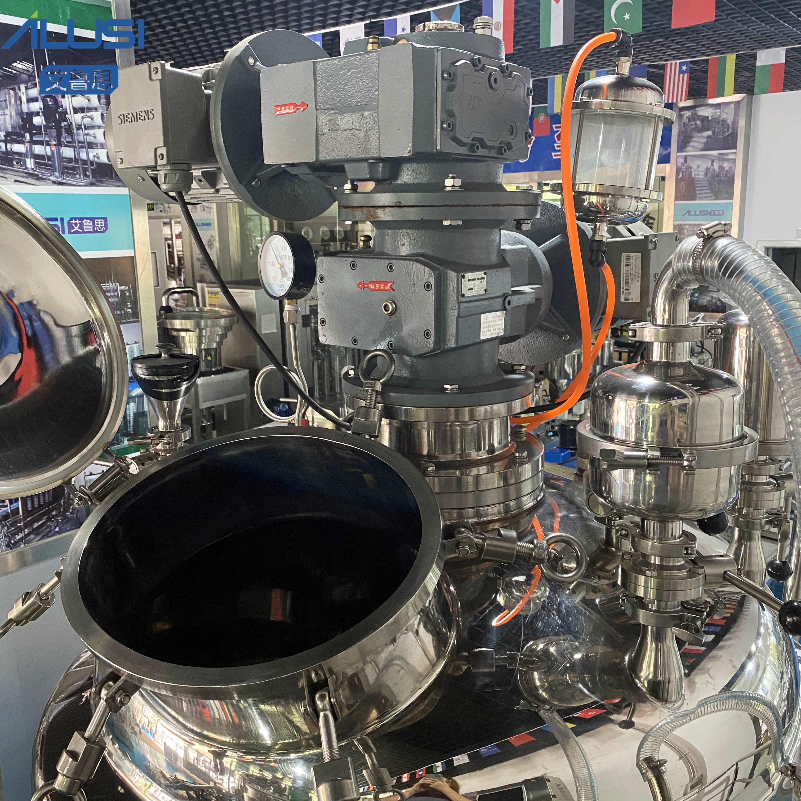 Liquid Mixing Tank Cosmetic Cream Vacuum Emulsifying Mixer Equipment