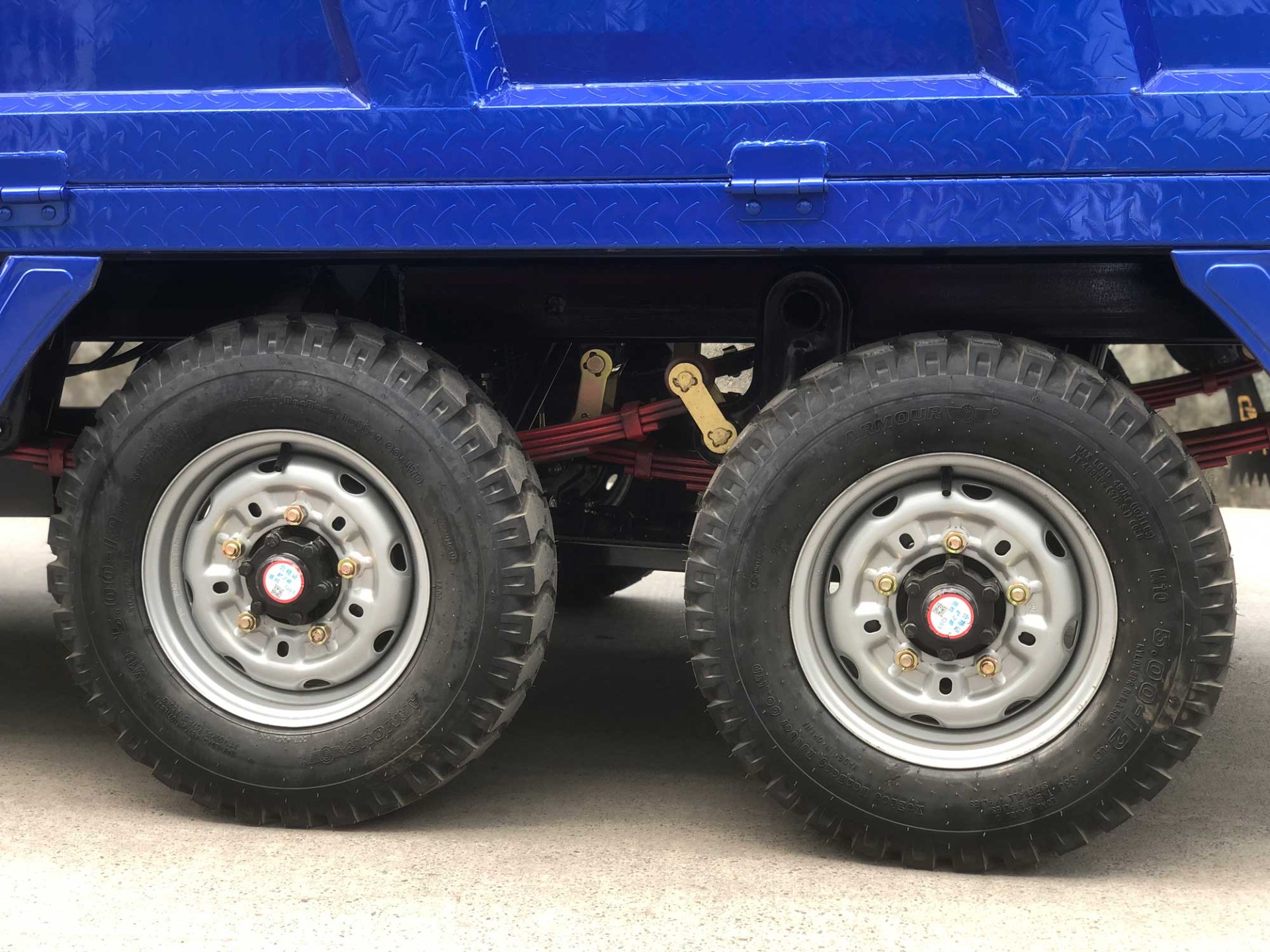 5.00-12/5.00-12 Tyre DAYANG 300cc Double Rear Axle Motorized Tricycle for Heavy Loads