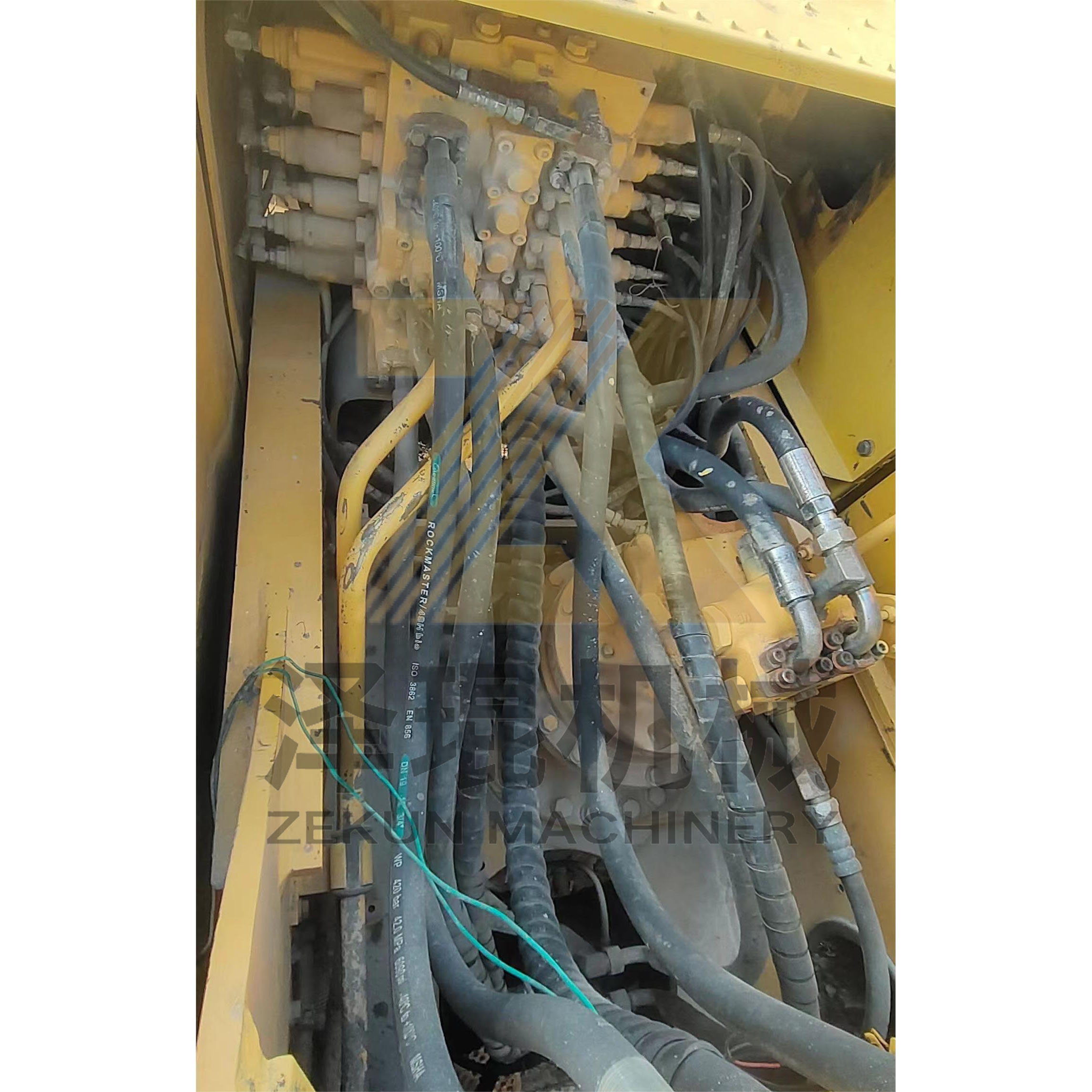 Komatsu PC200-7 PC200-8N1 Crawler Excavator Digger with 110KW Engine in Shanghai