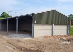 China Q235 Modern Prefab Agricultural Buildings With Concrete Panels on sale