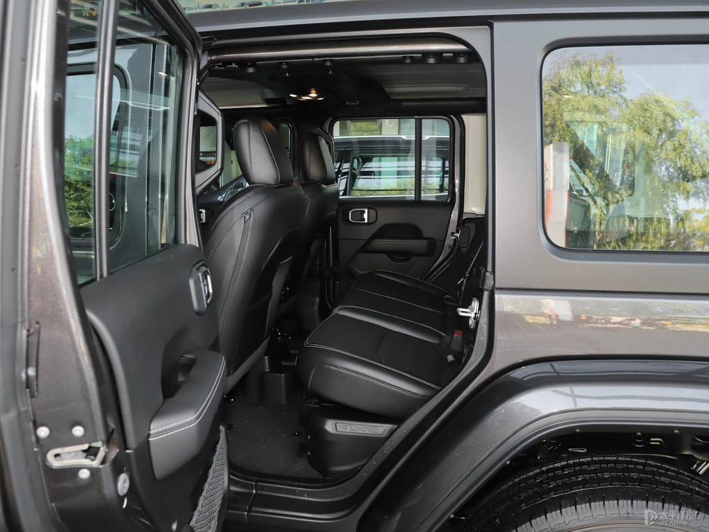 Popular in the Middle EastThe Jeep Wrangler Long range new electric vehicle 5 door 5 seat SUV