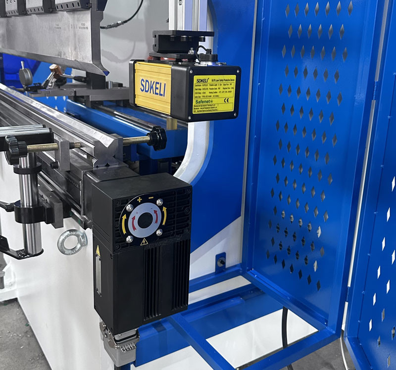 Delem DA53T Press Bending Machine 40T Mini CNC Press Brakes 1200mm 4+1 Axis