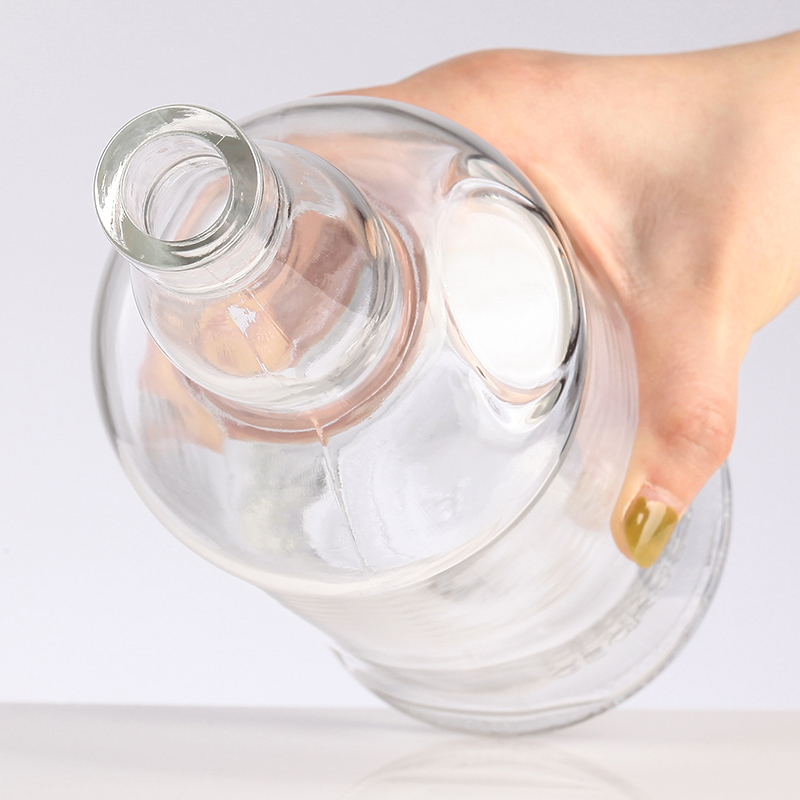 Industrial Beverage Glass Bottle 750ml Round Liquor Bottle with Cork Stopper