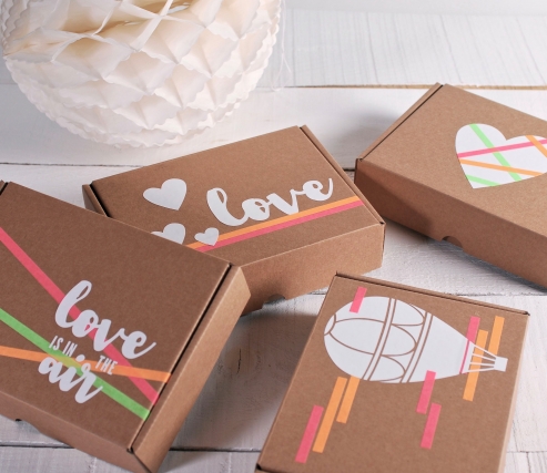 Customized Recycled Paper Board Color Apparel Corrugated Shipping Box Clothing Mailer Box