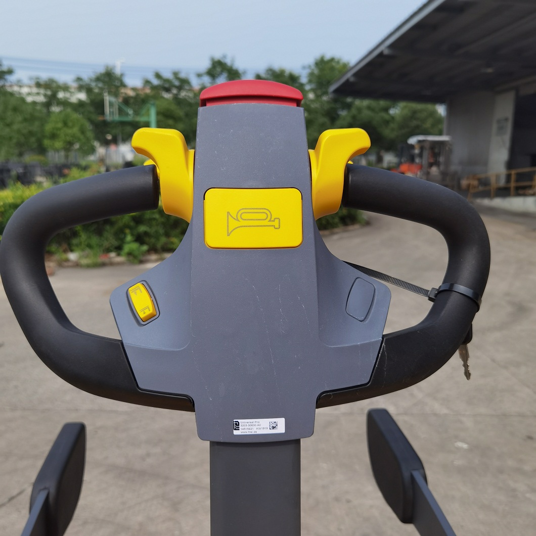 Electric Stacker 1500kg 2000kg Heavy Duty Type Electric Drive and 550/685mm Fork Width