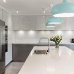 Quartz Stone Countertop Solid Wood Kitchen Cabinet for European Style Kitchen