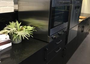 Quality SGS Honed Finish Quartz Engineered Stone Countertops 2.45 G/Cm3 Density wholesale