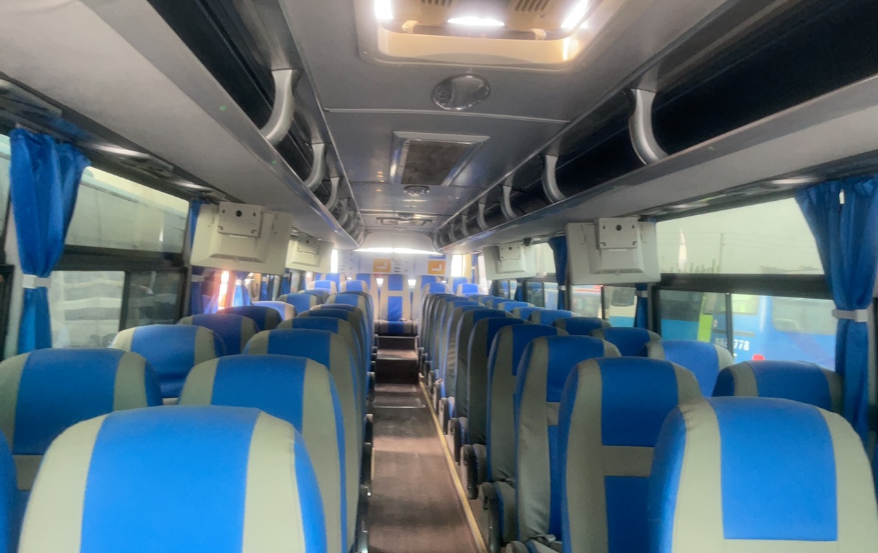 35-65 Seater Used Diesel Engine Coach Bus with Flexible Seating Options