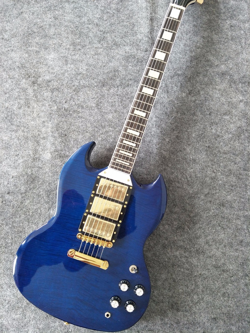 Gibson custom 2018 SG custom Figured TOP 3-pickup Electric Guitar