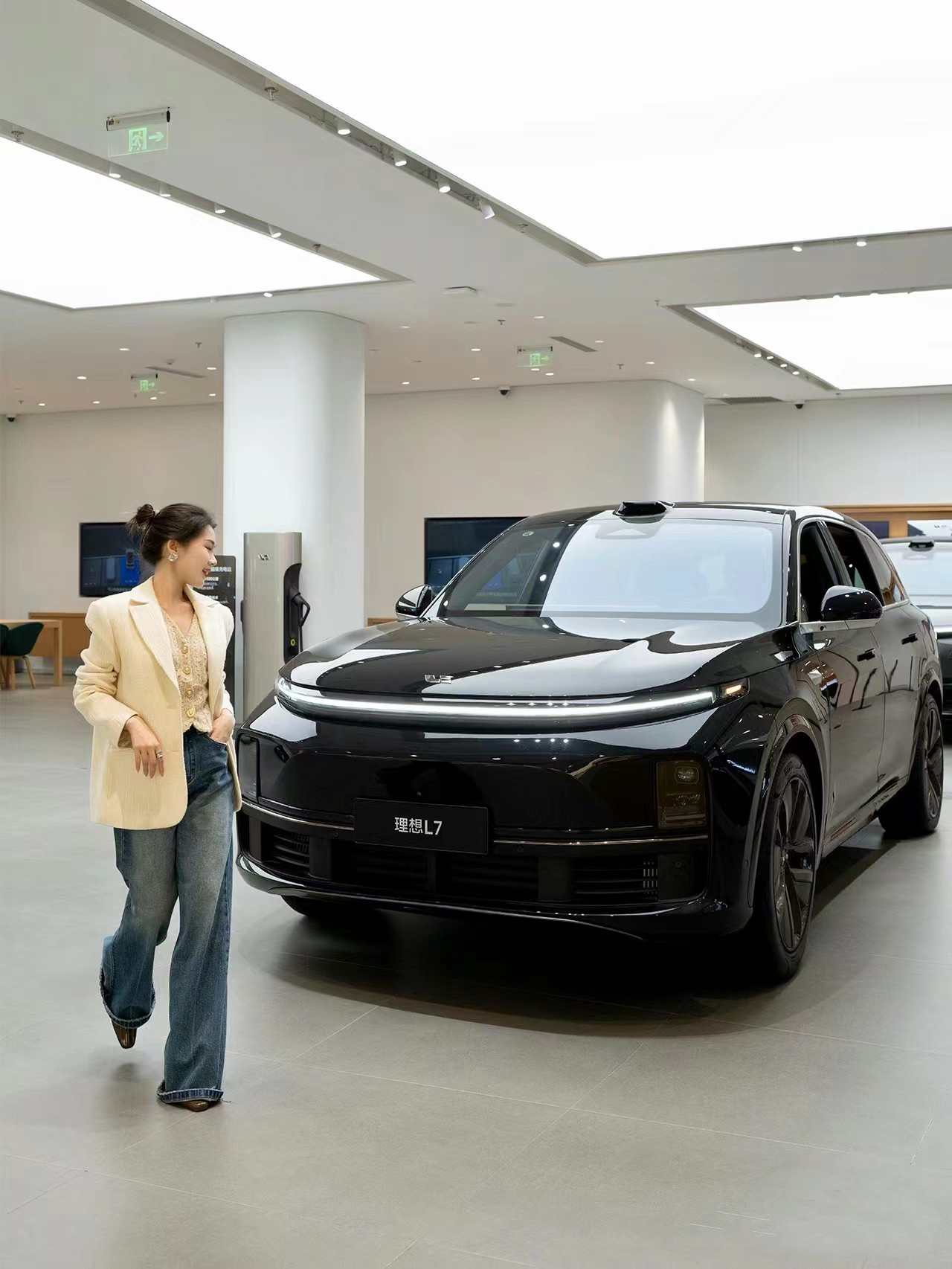 2024 Lixiang L7 Hybrid Electric SUV Extended Range Dual Motor Four-Wheel Drive Energy Vehicle with 0.5 Hour Charging Time