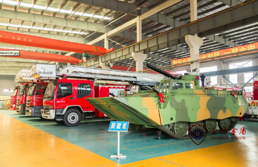 85km/h Manual Transmission 10 Forward Gears 18000kg Water Tanker Fire Truck