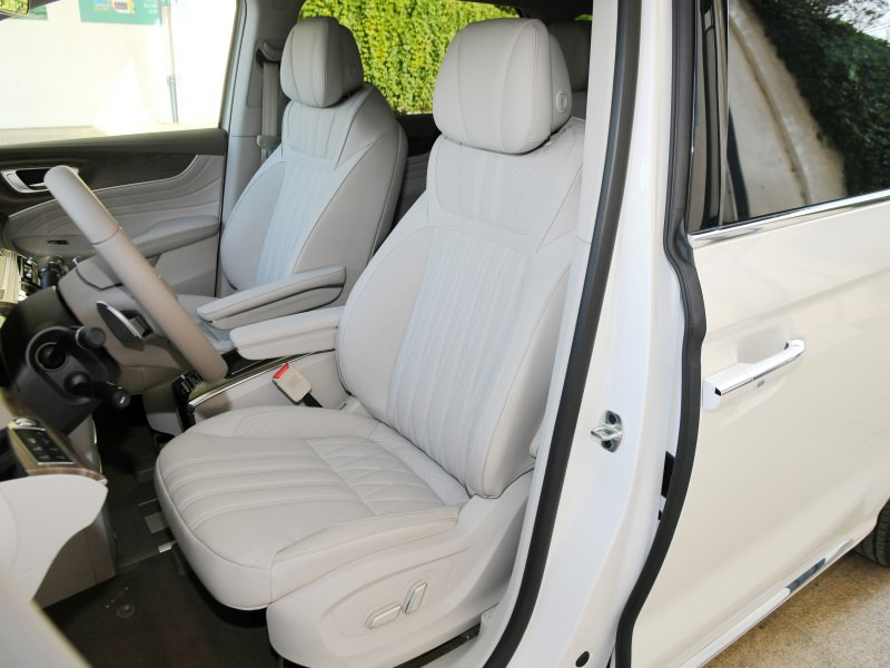 Roewe Large Minivan MPV Vans Gasoline 7 Seats 4x2 Automatic Transmission
