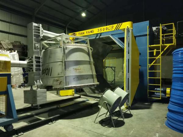 Plastic Product Making Machine Shuttle Rotomolding Machine In China 3500