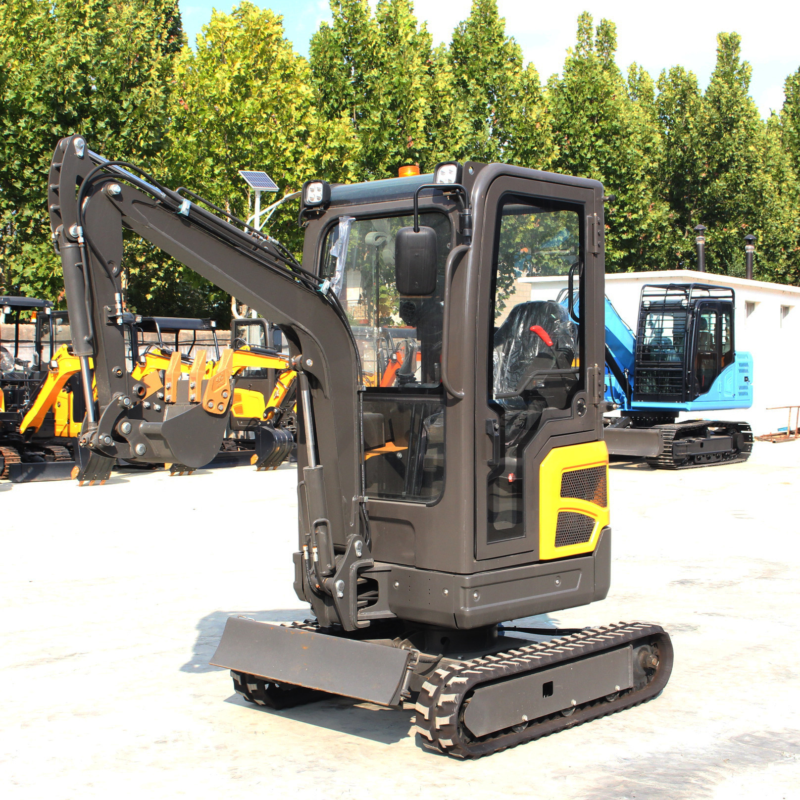 3969LBS Diesel Powered 1.8 T Excavator 1800KG Hydraulic Mini Excavator