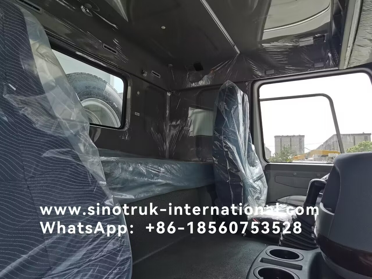 12 Wheels Sinotruk HOWO 8X4 Dump Truck 400hp For Mining