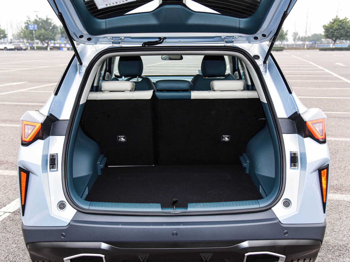 Trumpchi GS3 2023 Shadow Speed 270T Jinzhi Edition Fuel- and Durable Gasoline SUV Cars with 1.5L Displacement