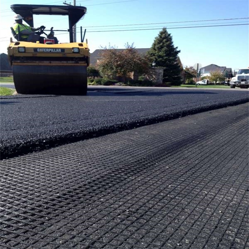Black Knitted Fiberglass Geogrid Fabric 25KN 50KN 100KN For Retaining Wall Road