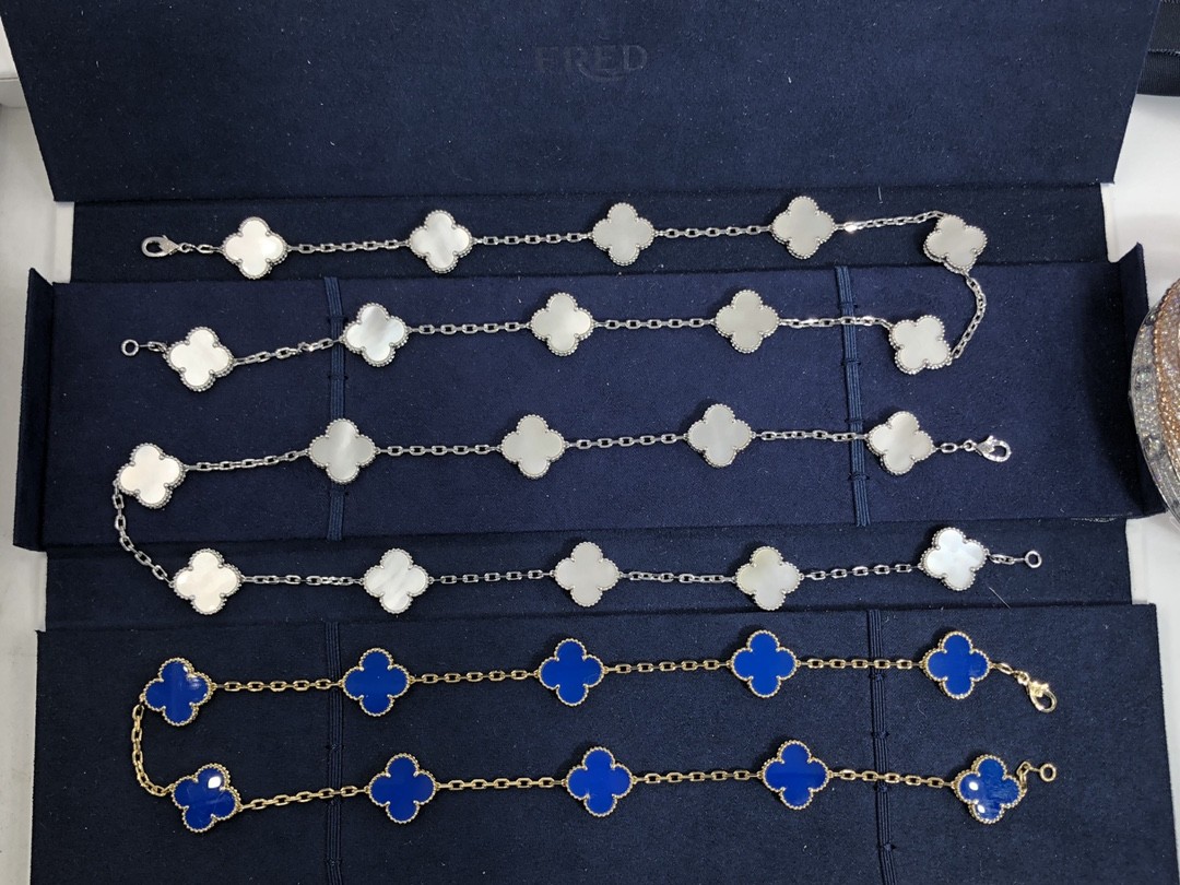 Fantastic Van Cleef & Arpels 18k Gold Vintage Alhambra Necklace 10 Motifs