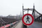 Roadway Safety Cross Road Pedestrian Traffic Signs Aluminium Steel Sign Board