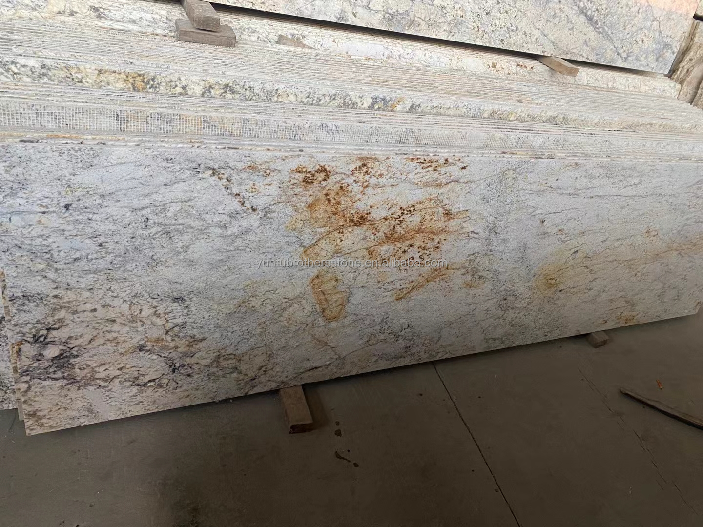 Luxury Gold Granite Stone Big Slabs Honed Polished for Villa Staircase Graphic Design