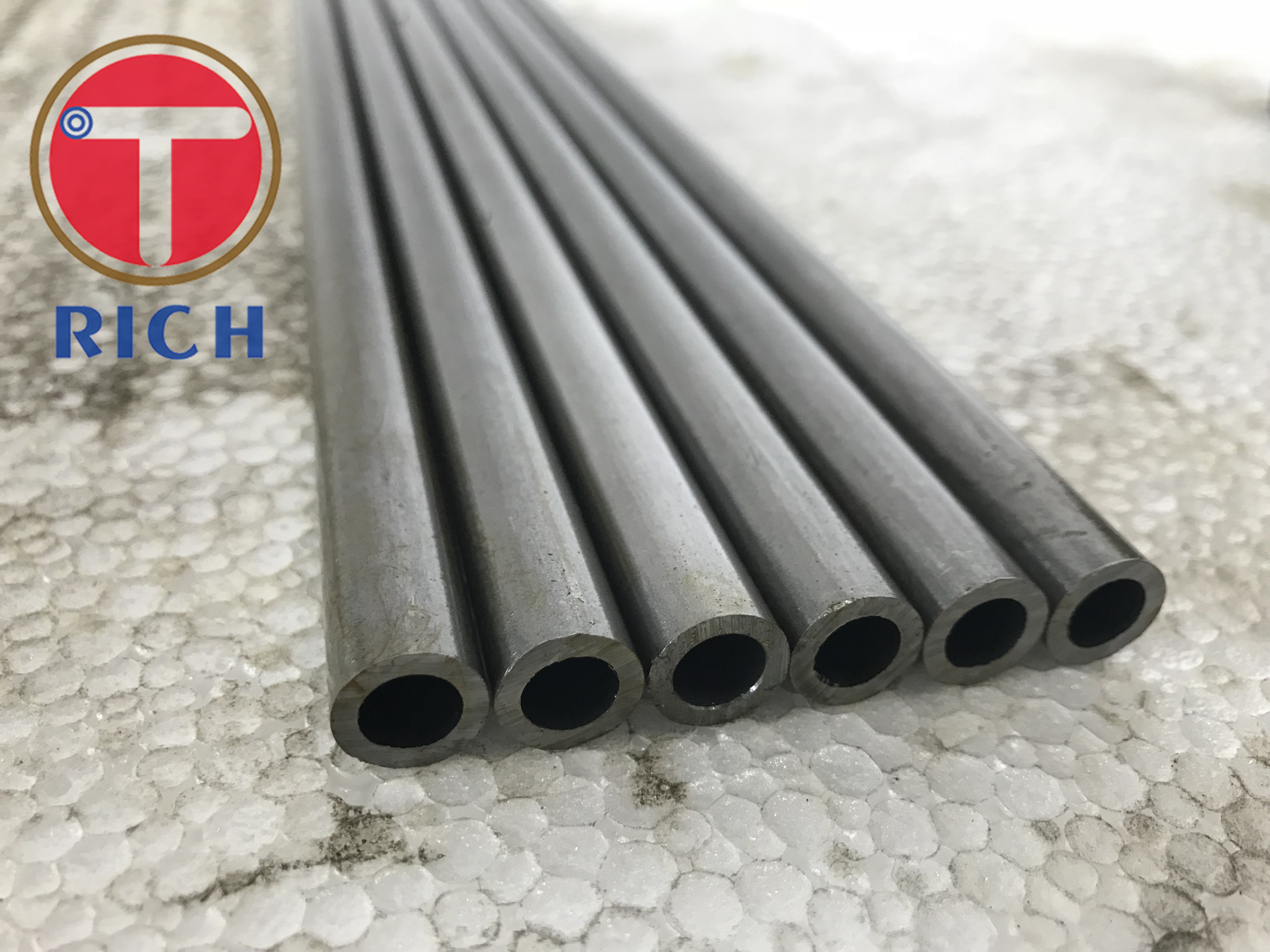High Precision Seamless Cold Drawn DIN 2391 ST35 ST45 ST52 Steel Hydraulic Pipe