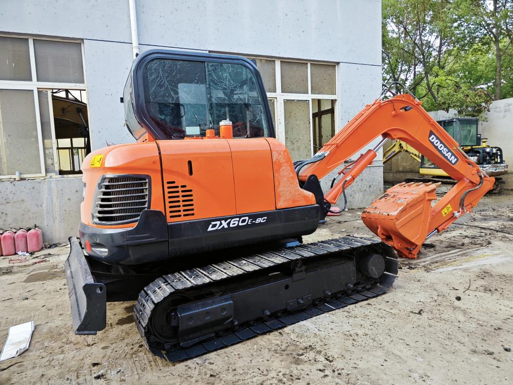 2001-4000 Working Hours Doosan DX225 Used Crawler Excavator with Other Hydraulic Valve