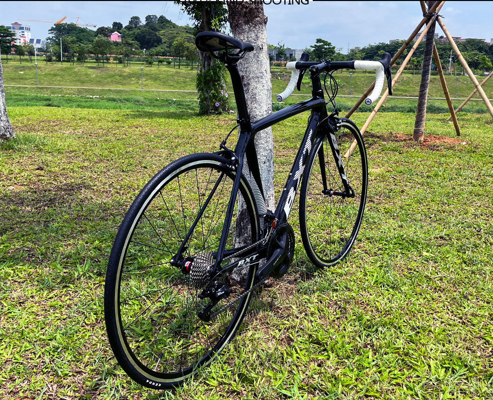 Rim Brake Carbon Road Bike 700C 23C Tires 22 Speed Shimano Groupset