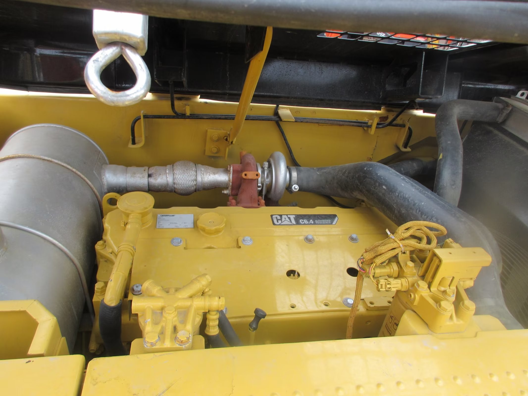 Affordable Used Cat 320D2 Excavator from Japan with 105x135 mm Cylinder Bore x Stroke