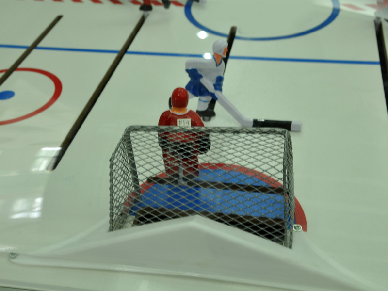 Professional Rod Hockey Table 5mm Acrylic Dome Hockey Table With Silver Plastic Corner