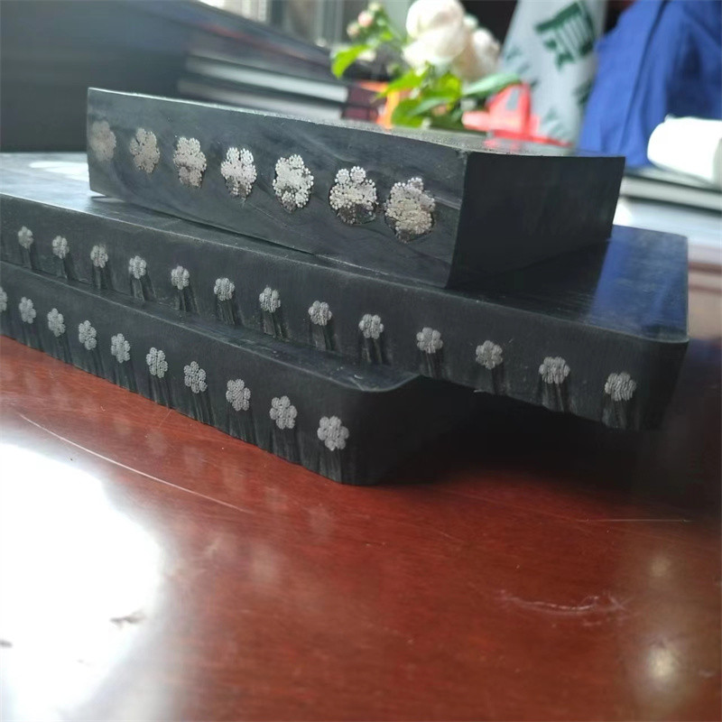 Heavy Duty Steel Cord Conveyor Belt In Mining construction Industries