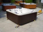 Freestanding Smart 5-Person Hot Tub With High Flow Jets /WiFi / Bluetooth