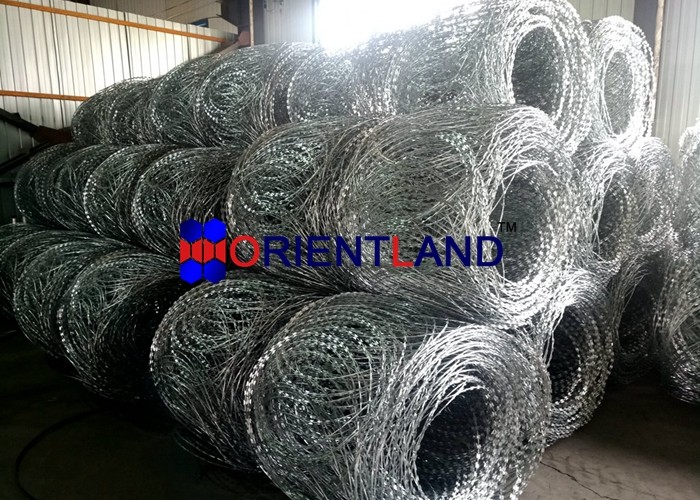 BTO-22 CBT-65 Stainless Steel Flat Wrap Razor Wire Coils Razor Blade Wire Fence