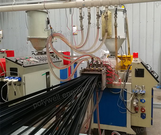 Automatic Plastic Single Screw Extruder Thermal Break Strip Forming Production Line