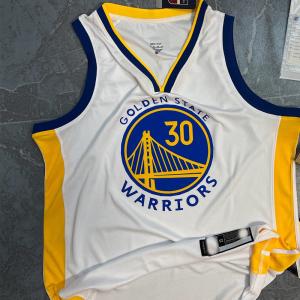 Quality 30 Curry White Custom Basketball Uniforms Polyester White Basketball Shirt wholesale