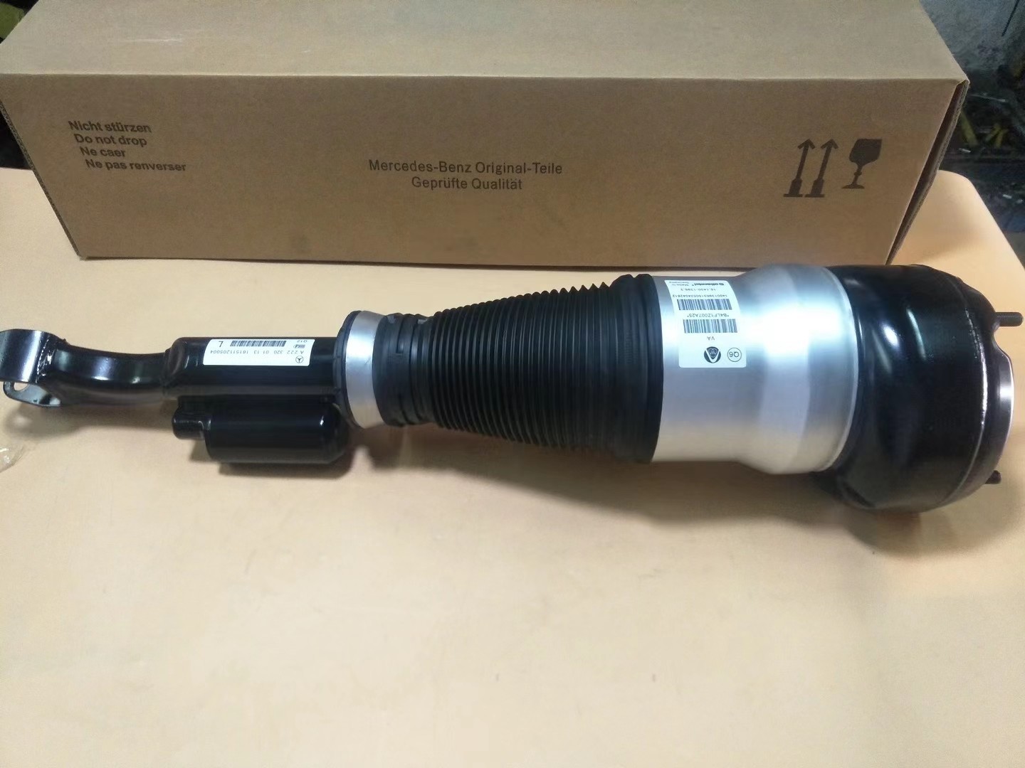 A1663206913 A1663207113 W166 Car Shock Absorber